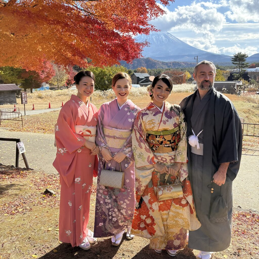 Guests in kimono posing in front of Mt. Fuji during a private photoshoot tour